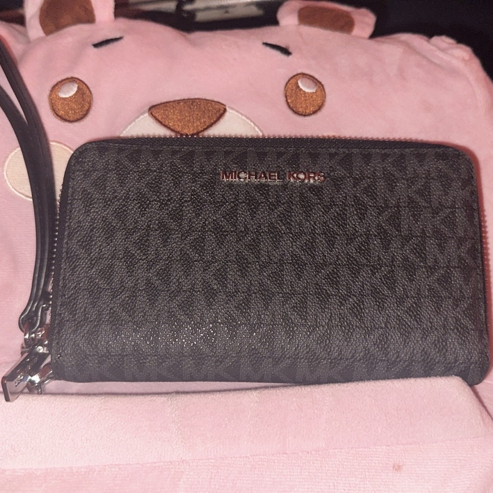 Micheal Kors jet black wristlet